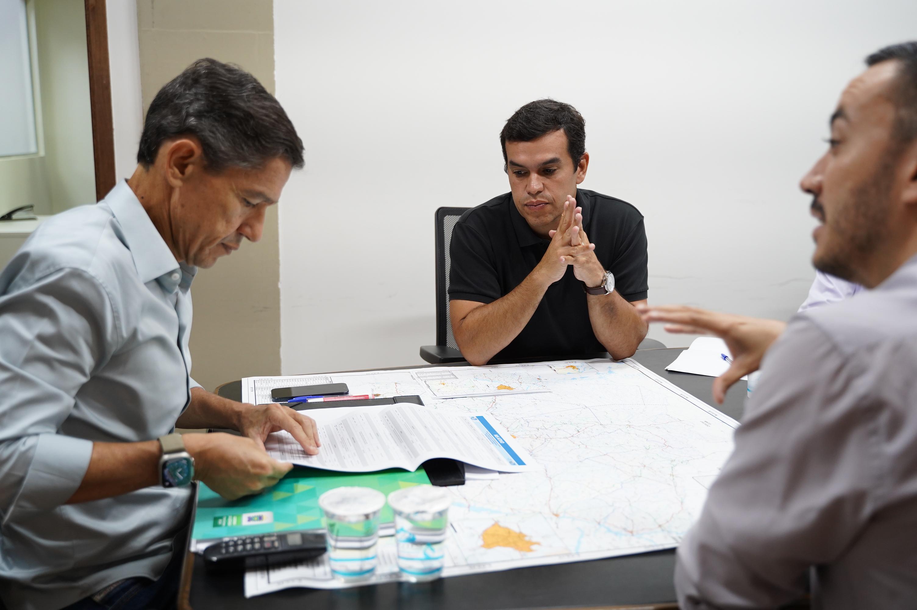 Prefeito Delegado Murilo em reunião na Capital consegue destravar obras paralisadas do Bairro São Francisco em Pedro Gomes